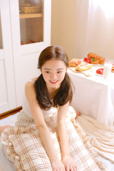 和寡妇房东在做爰HD